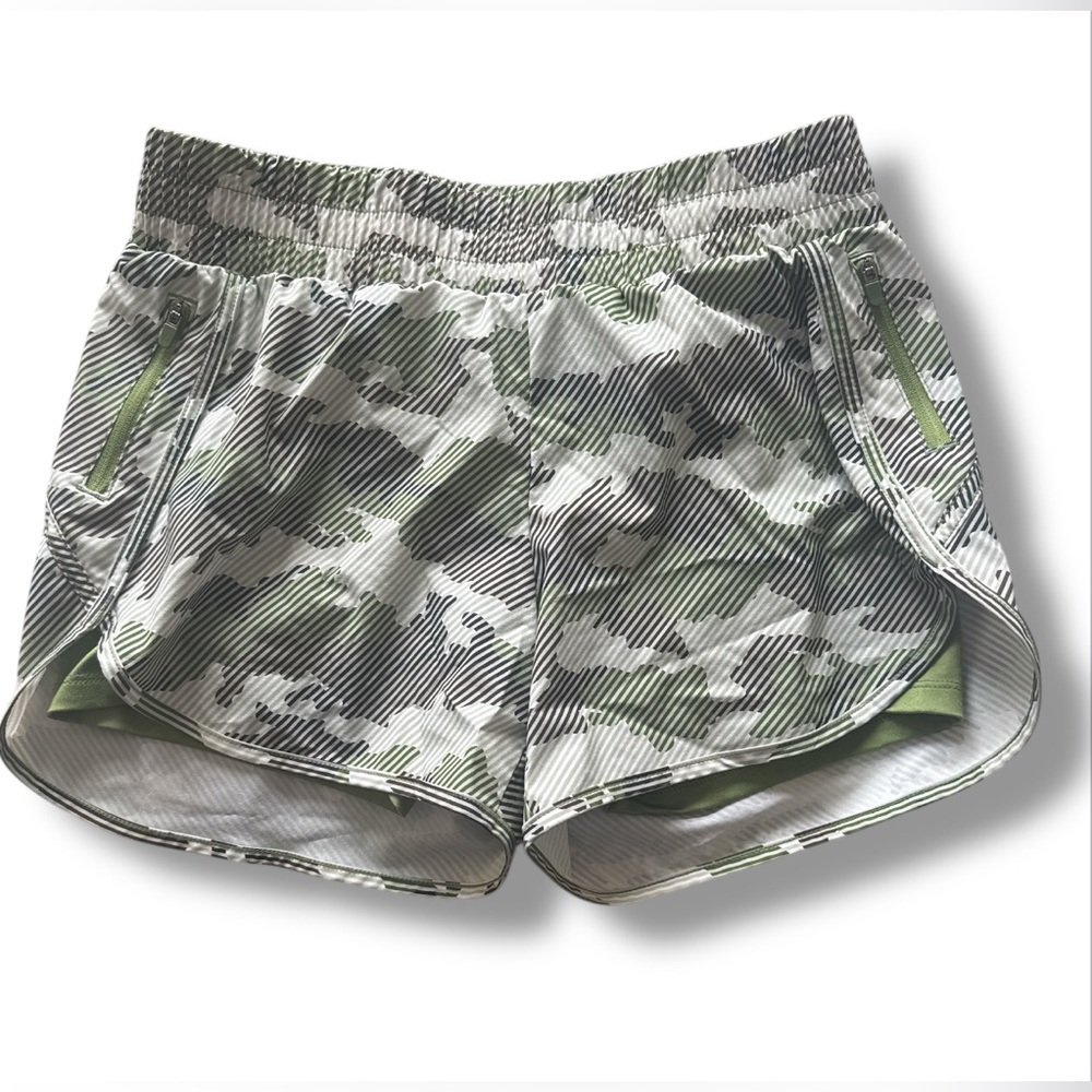AVIA Women’s Shorts Green Camo Gorpcore Athleisure Gym Size S (4-6)